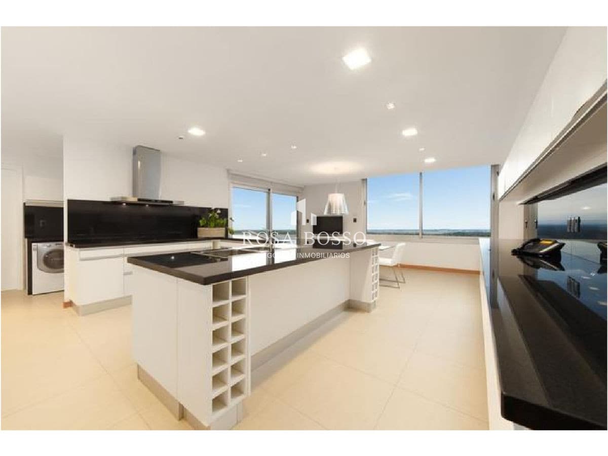 Apartamento en Brava, 4 dormitorios *