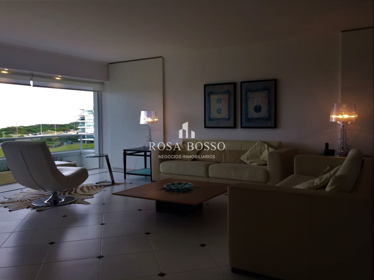 Apartamento en la Brava, para alquiler.