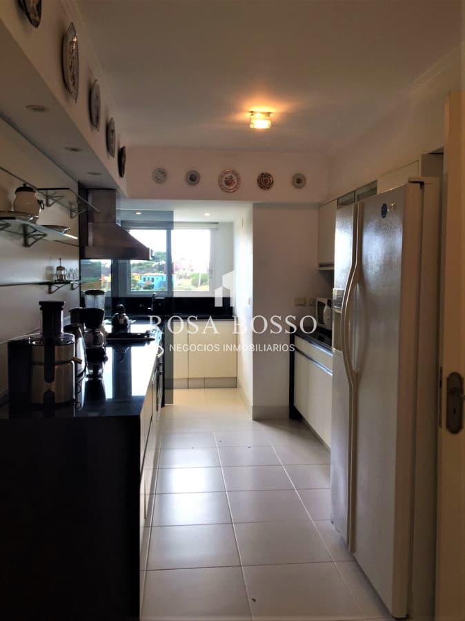 Apartamento en la Brava, para alquiler.