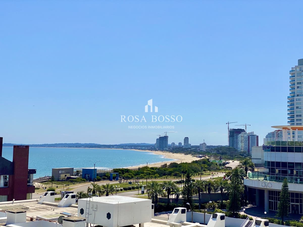 Apartamento Venta Playa Mansa Punta del Este 3 Dormitorios en Suite con Amenities y Terraza