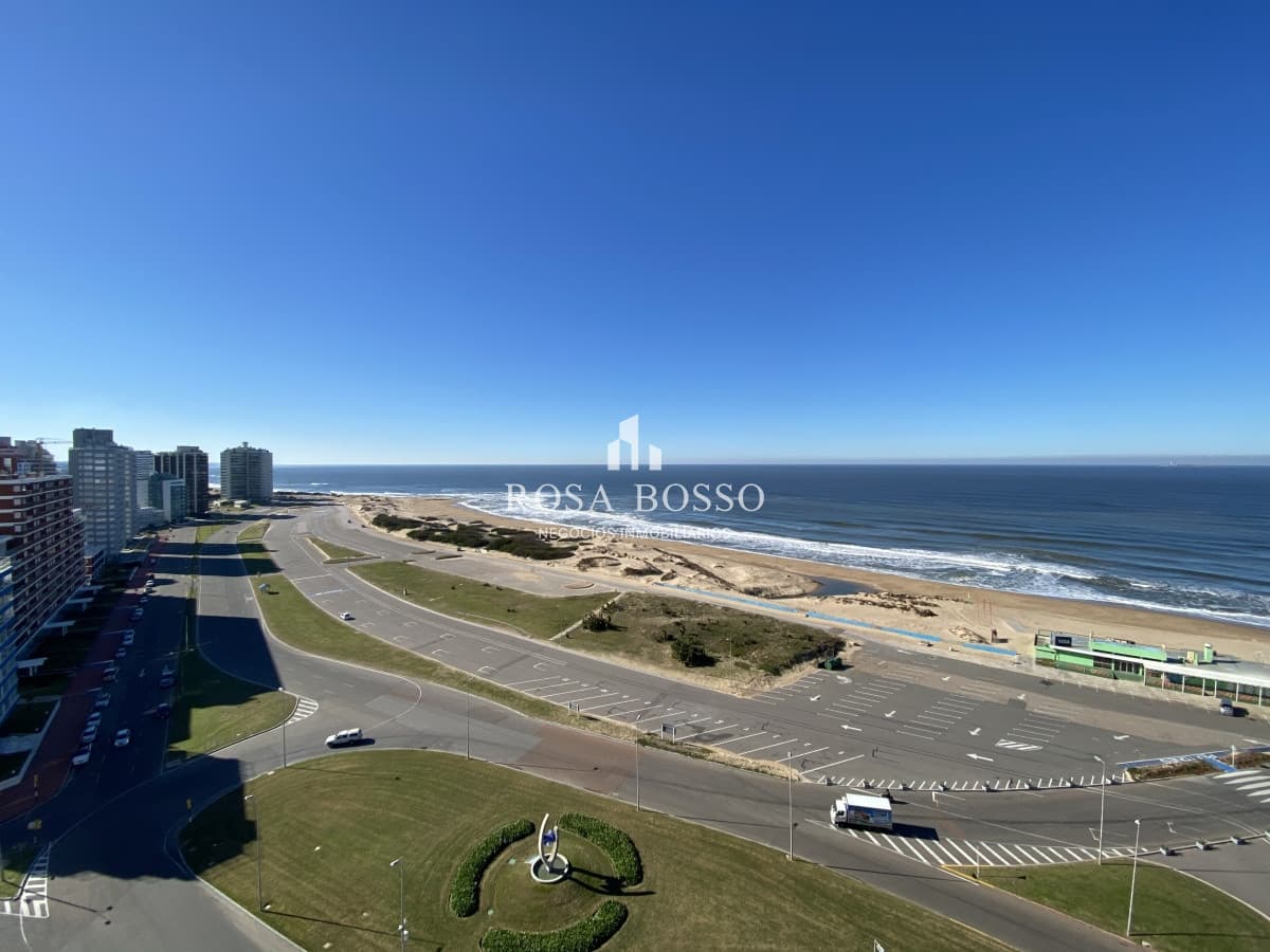 Apartamento 4 dormitorios  Garaje  vista Playa Brava  Punta del Este, Uruguay