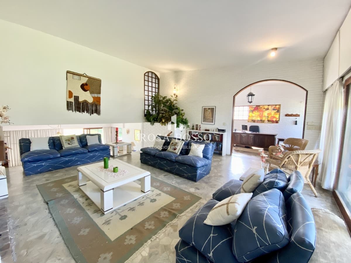 Casa en venta de 3 dormitorio,4 baños parque Parrillero garaje