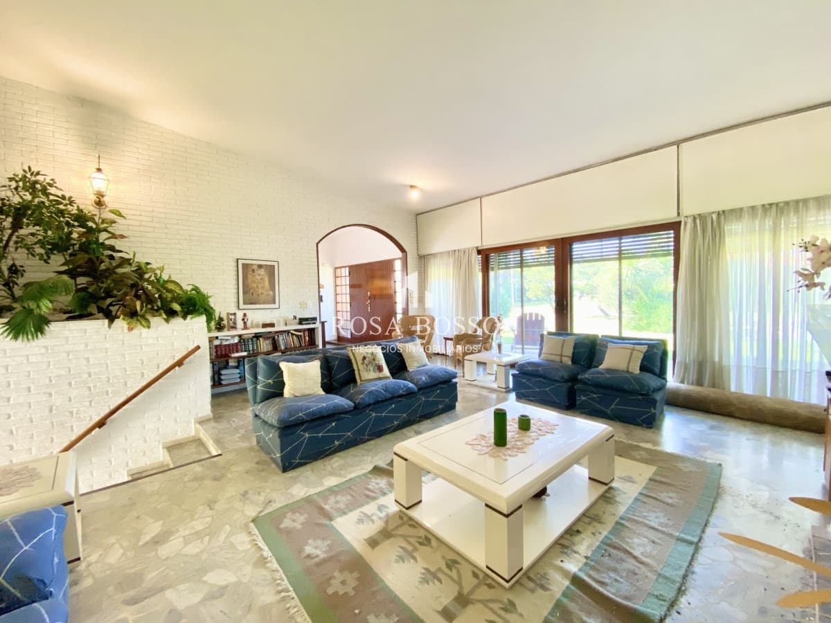Casa en venta de 3 dormitorio,4 baños parque Parrillero garaje