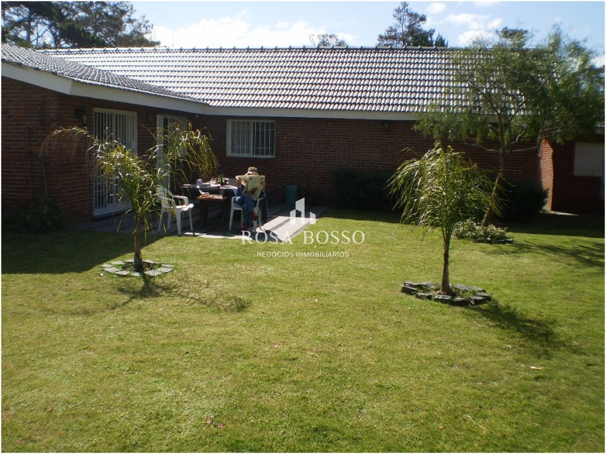 CASA PUNTA DEL ESTE PLAYA MANSA  4 DORMITORIOS