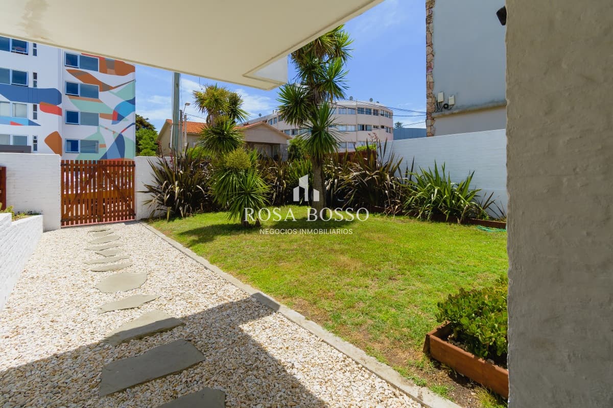 Casa 5 dormitorios, 5 baños, garaje doble, Punta del Este
