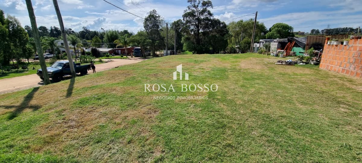 Terreno esquinero en Los Aromos, Maldonado, Uruguay