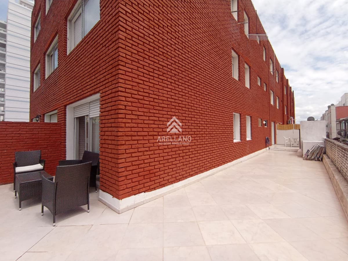 Apartamento ID.2515 - ALQUILER ANUAL, 2 dormitorios, Península, Punta del Este