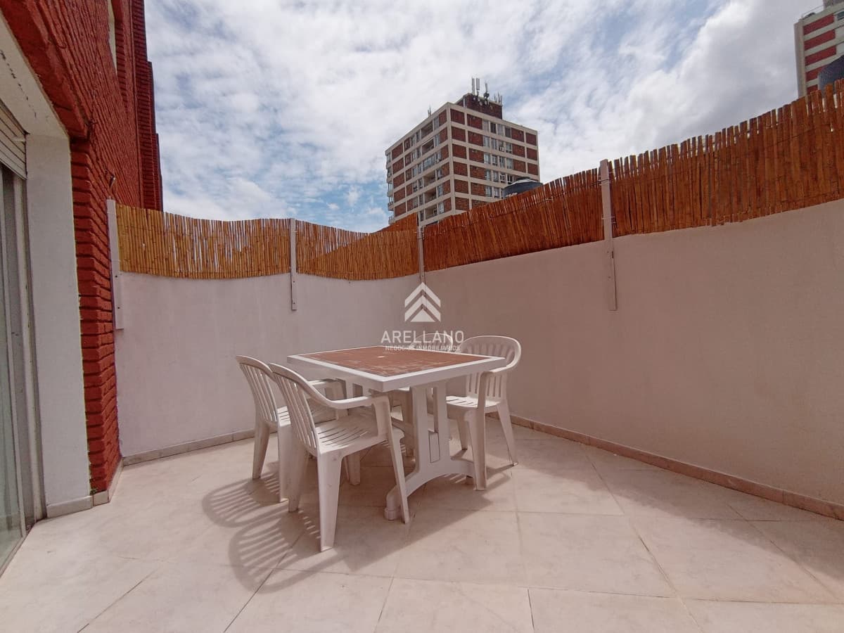 Apartamento ID.2515 - ALQUILER ANUAL, 2 dormitorios, Península, Punta del Este