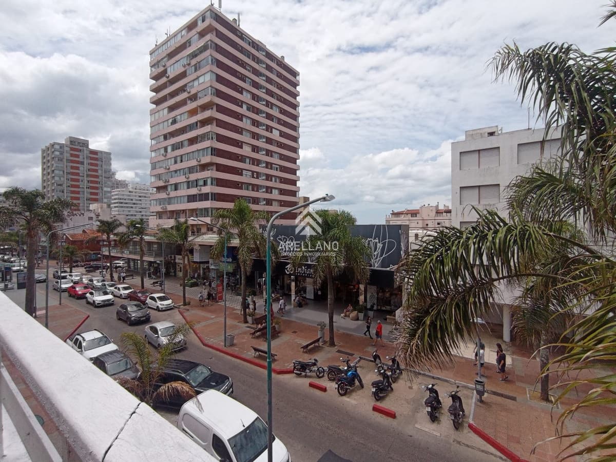 Apartamento ID.2515 - ALQUILER ANUAL, 2 dormitorios, Península, Punta del Este