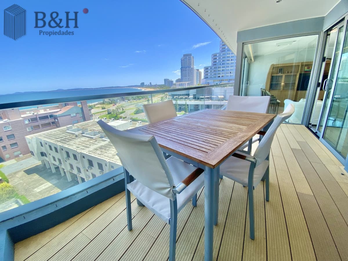 Apartamento Alquiler 2 dormitorios y dependencia de servicio Mansa Punta del Este