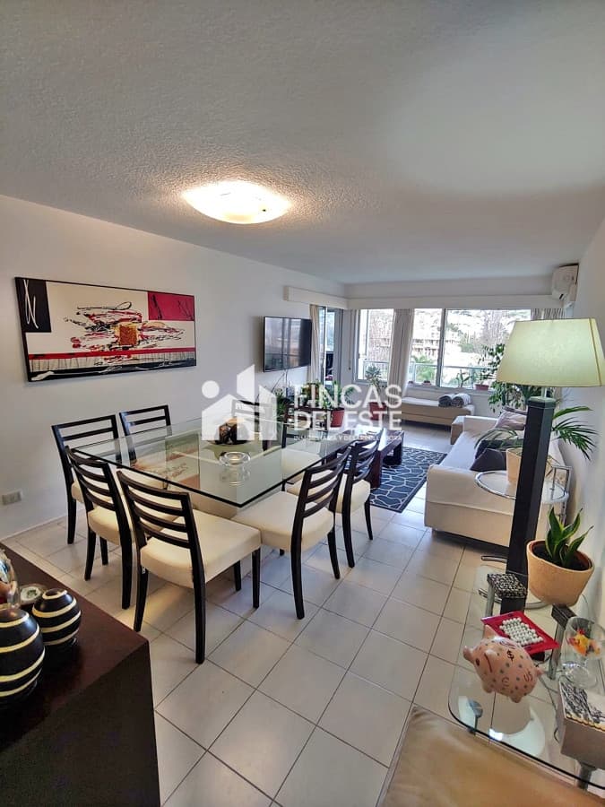 Apartamento en Punta del Este de dos dormitorios mas dependencia
