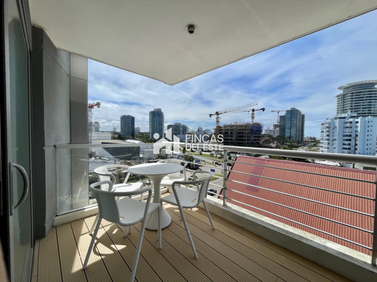 Apartamento 3 dormitorios en edificio de categoría en Península!
