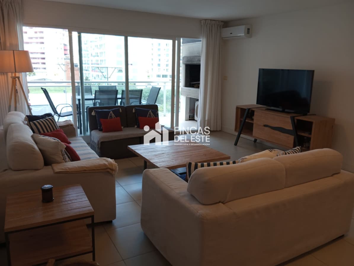 Apartamento de 3 dormitorios a 2 cuadras del mar en Punta!