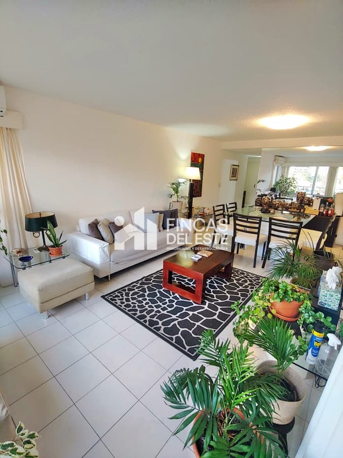 Apartamento en Punta del Este de dos dormitorios mas dependencia