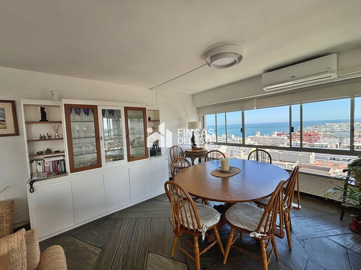 Apartamento de 3 dormitorios en Península-Punta del Este con hermosa vista