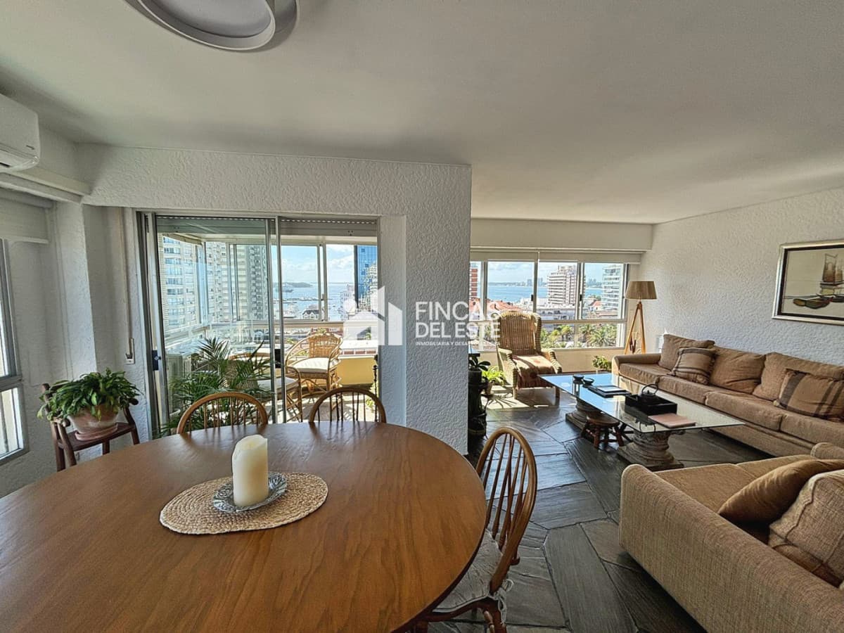 Apartamento de 3 dormitorios en Península-Punta del Este con hermosa vista