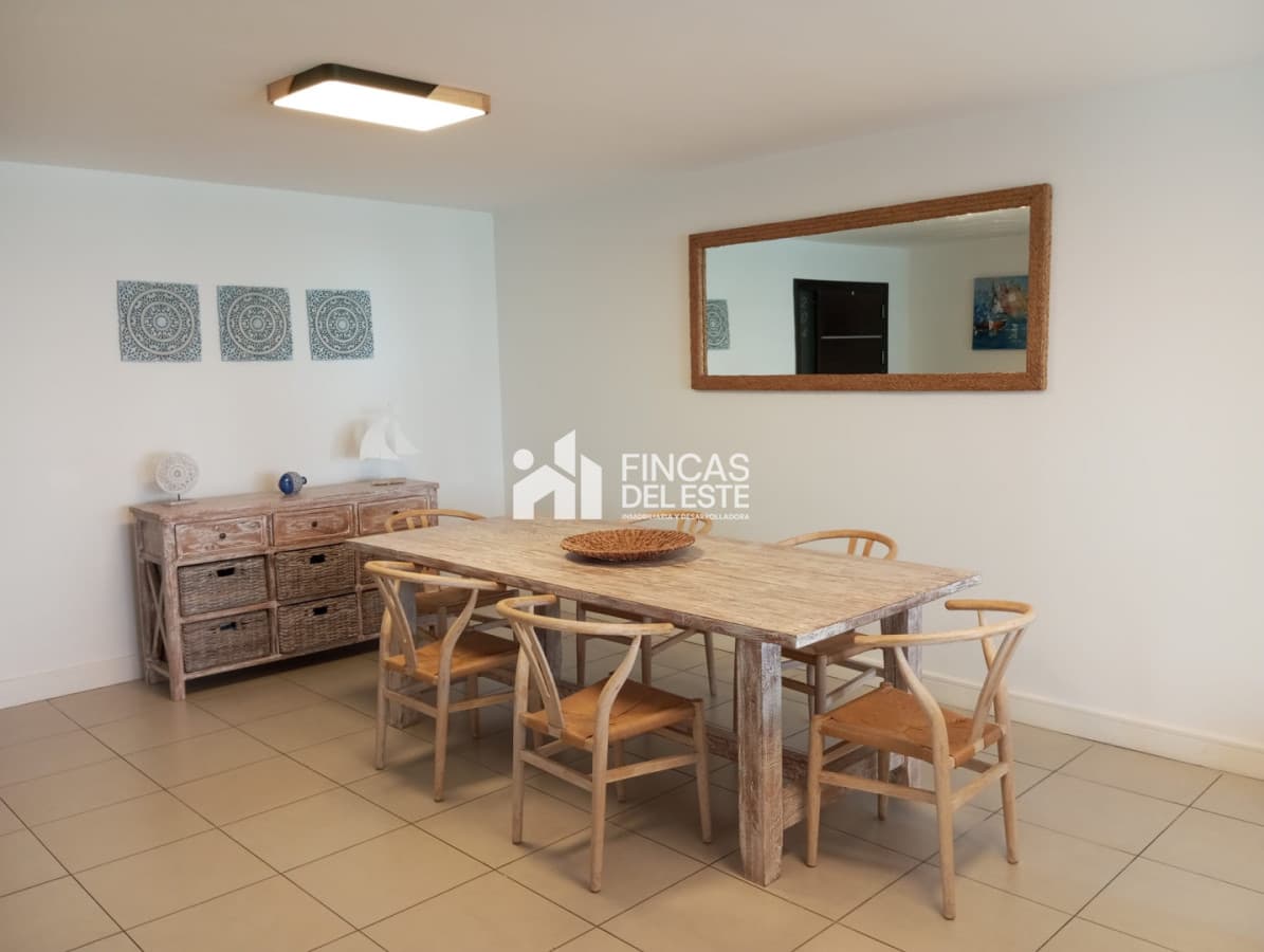 Apartamento de 3 dormitorios a 2 cuadras del mar en Punta!