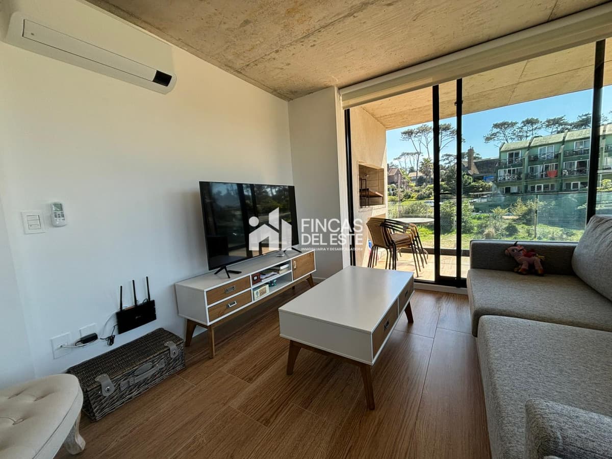 Hermoso apartamento en alquiler de verano de 2 dormitorios en Punta del Este   -