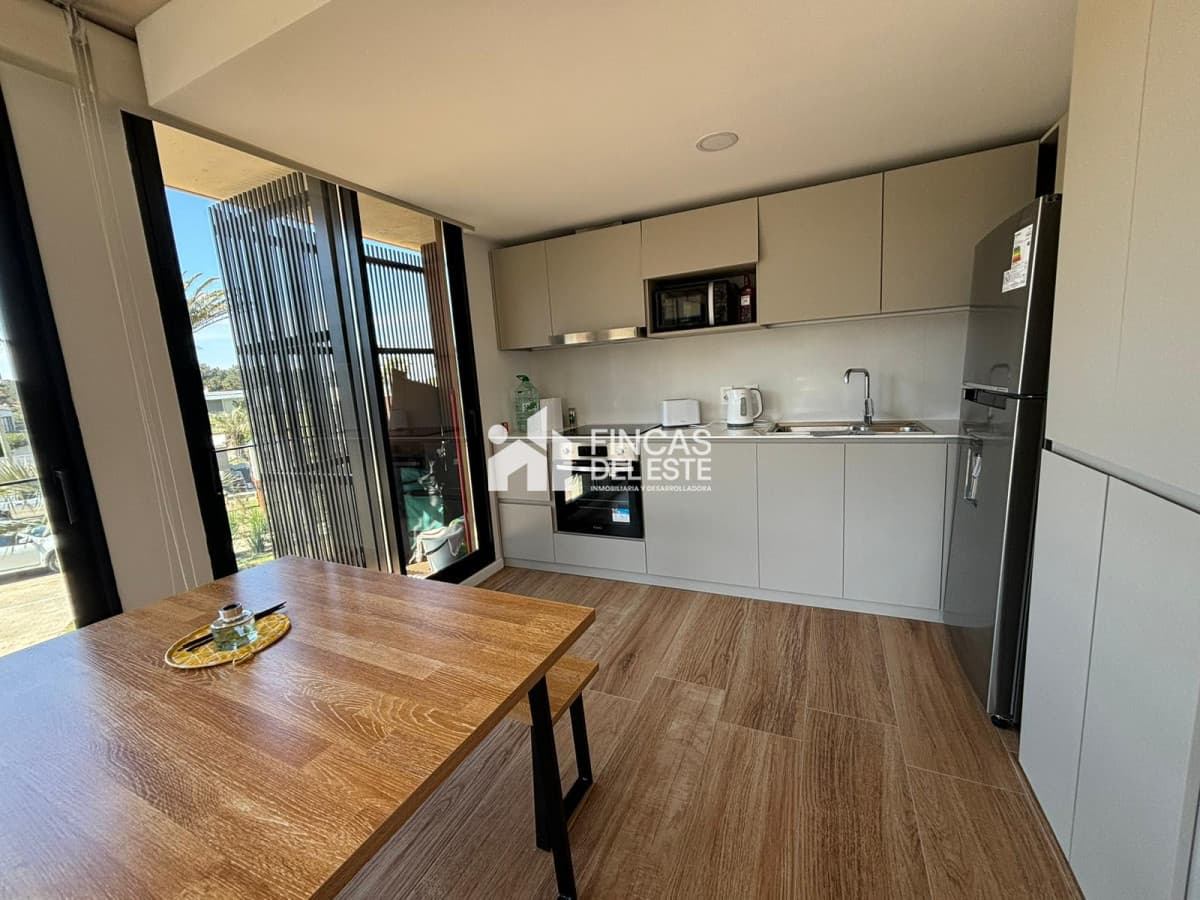 Hermoso apartamento en alquiler de verano de 2 dormitorios en Punta del Este   -