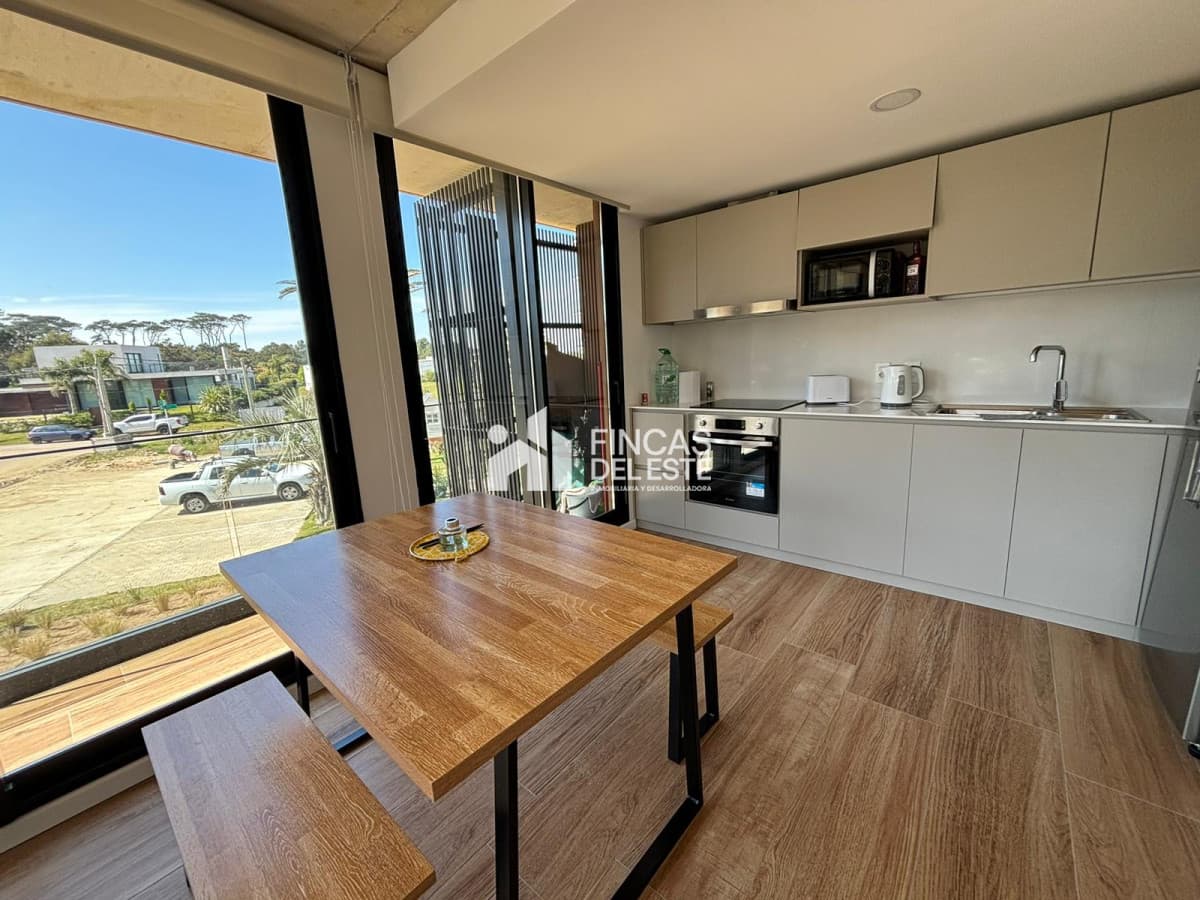 Hermoso apartamento en alquiler de verano de 2 dormitorios en Punta del Este   -
