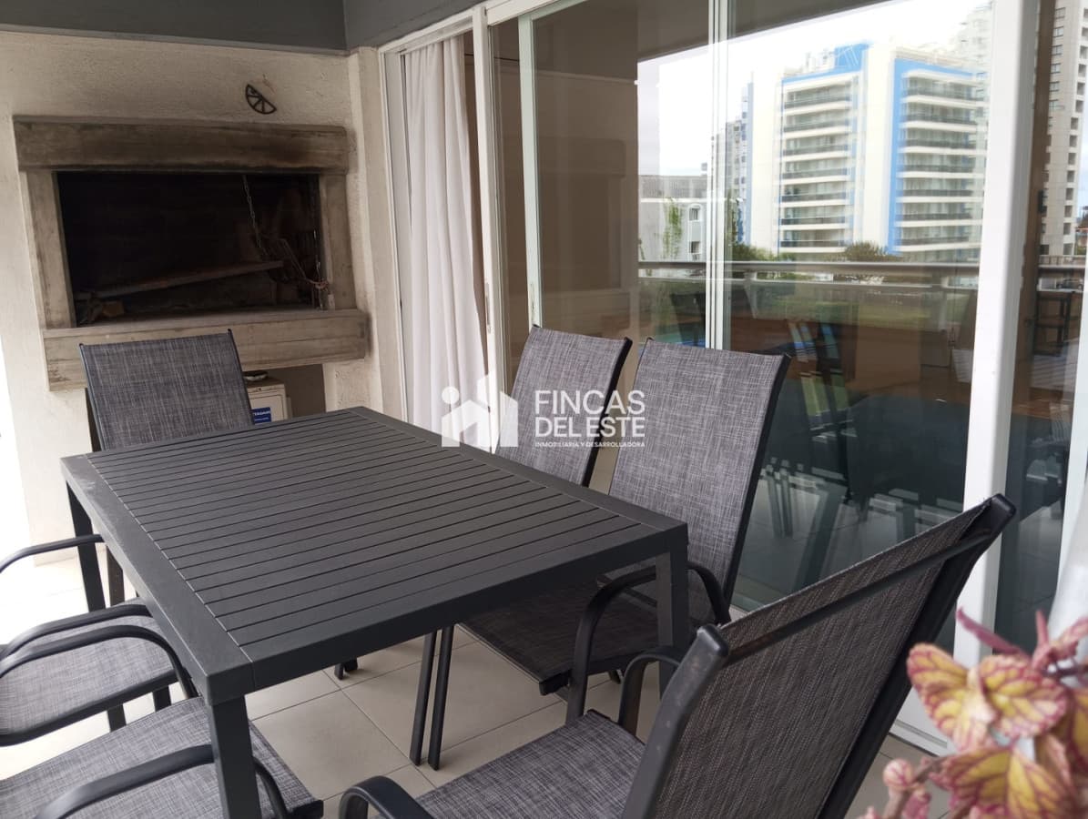 Apartamento de 3 dormitorios a 2 cuadras del mar en Punta!