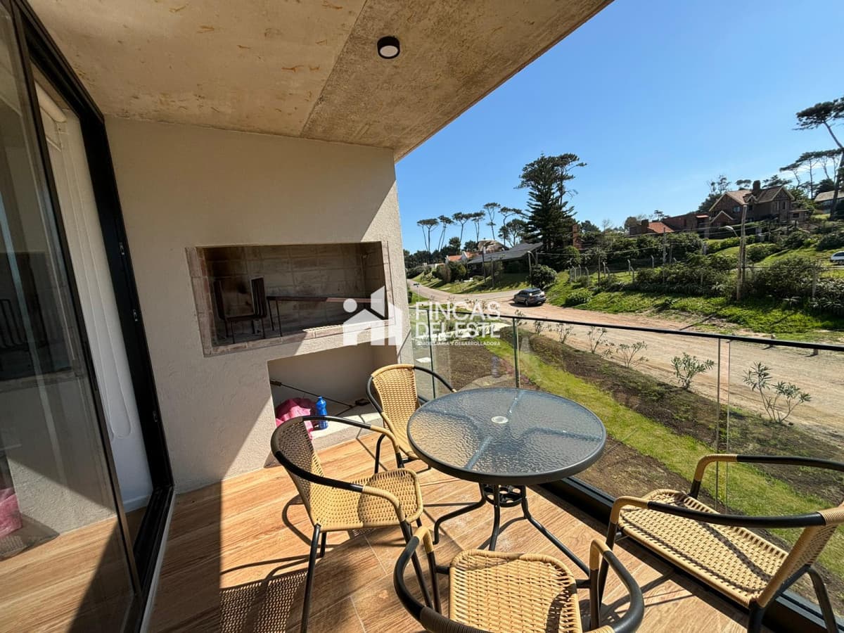 Hermoso apartamento en alquiler de verano de 2 dormitorios en Punta del Este   -