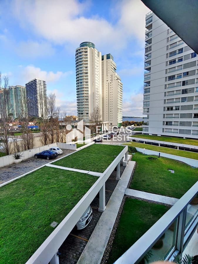 Apartamento en Punta del Este de dos dormitorios mas dependencia
