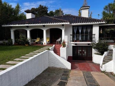 OPORTUNIDAD CASA EN VENTA 4 DORMITORIOS EN BARRIO CANTEGRIL   -