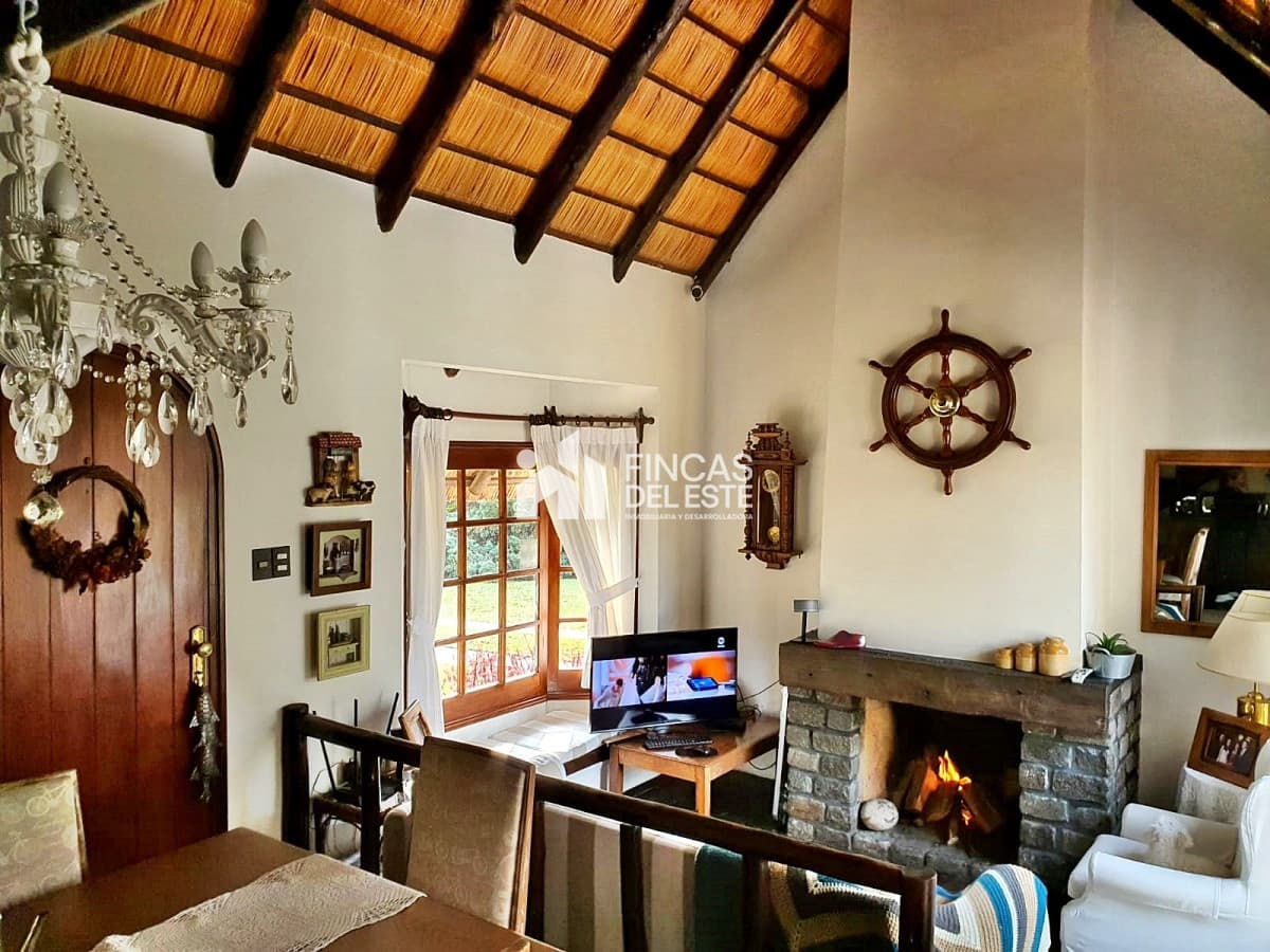 Casa en Las Delicias con 3 dormitorios y jardín amplio!