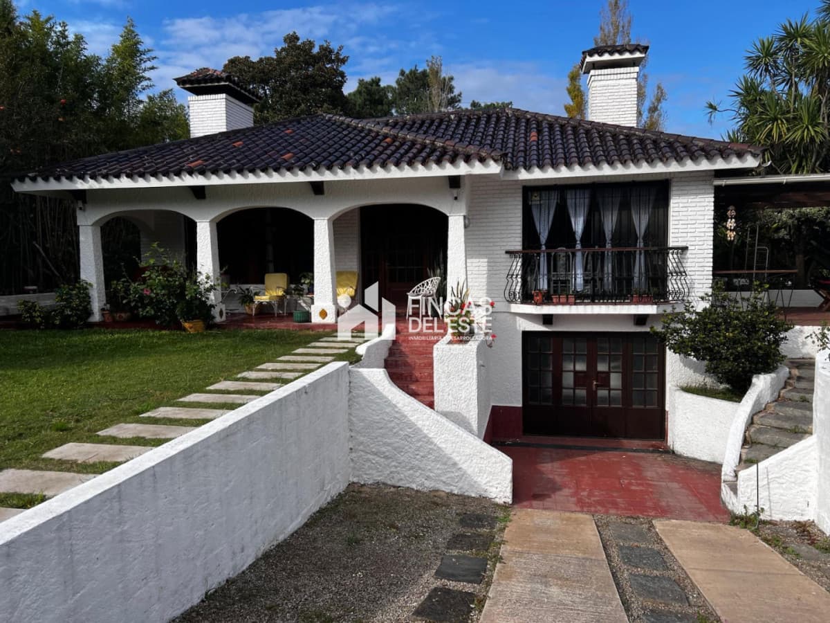Casa de 4 dormitorios con piscina en Punta del Este