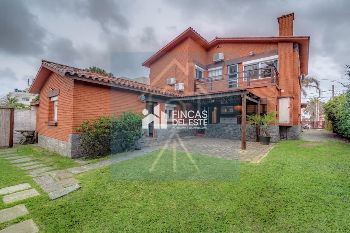 Casa en alquiler anual y venta! ubicación única