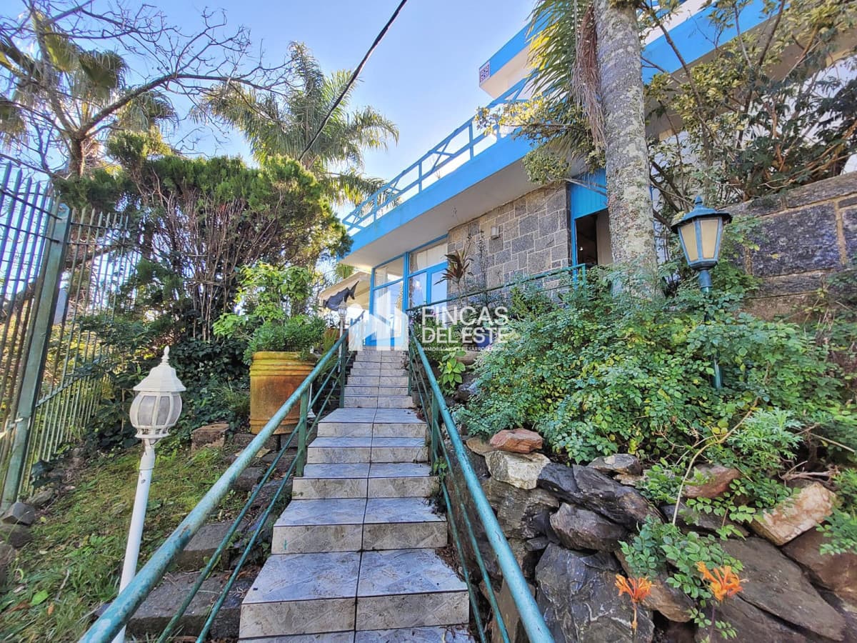 Hermosa casa muy bien ubicada en venta 5 dormitorios en Punta del Este