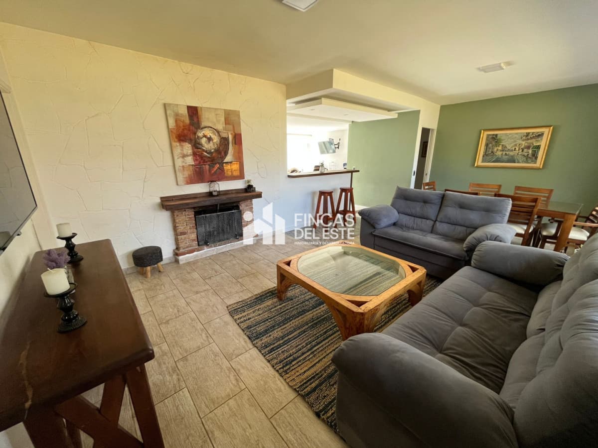 Casa alquiler febrero de 4 dormitorios en Punta del Este   -