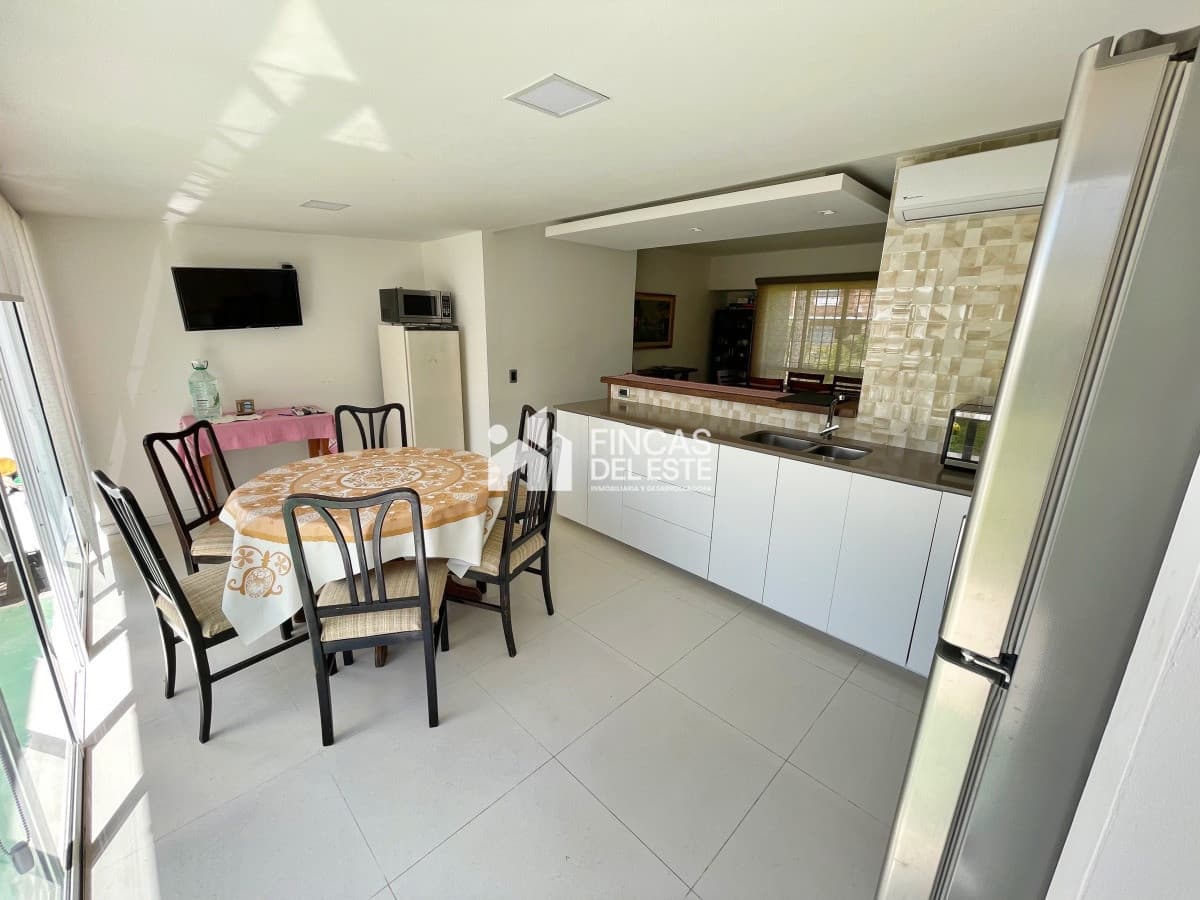 Casa alquiler febrero de 4 dormitorios en Punta del Este   -