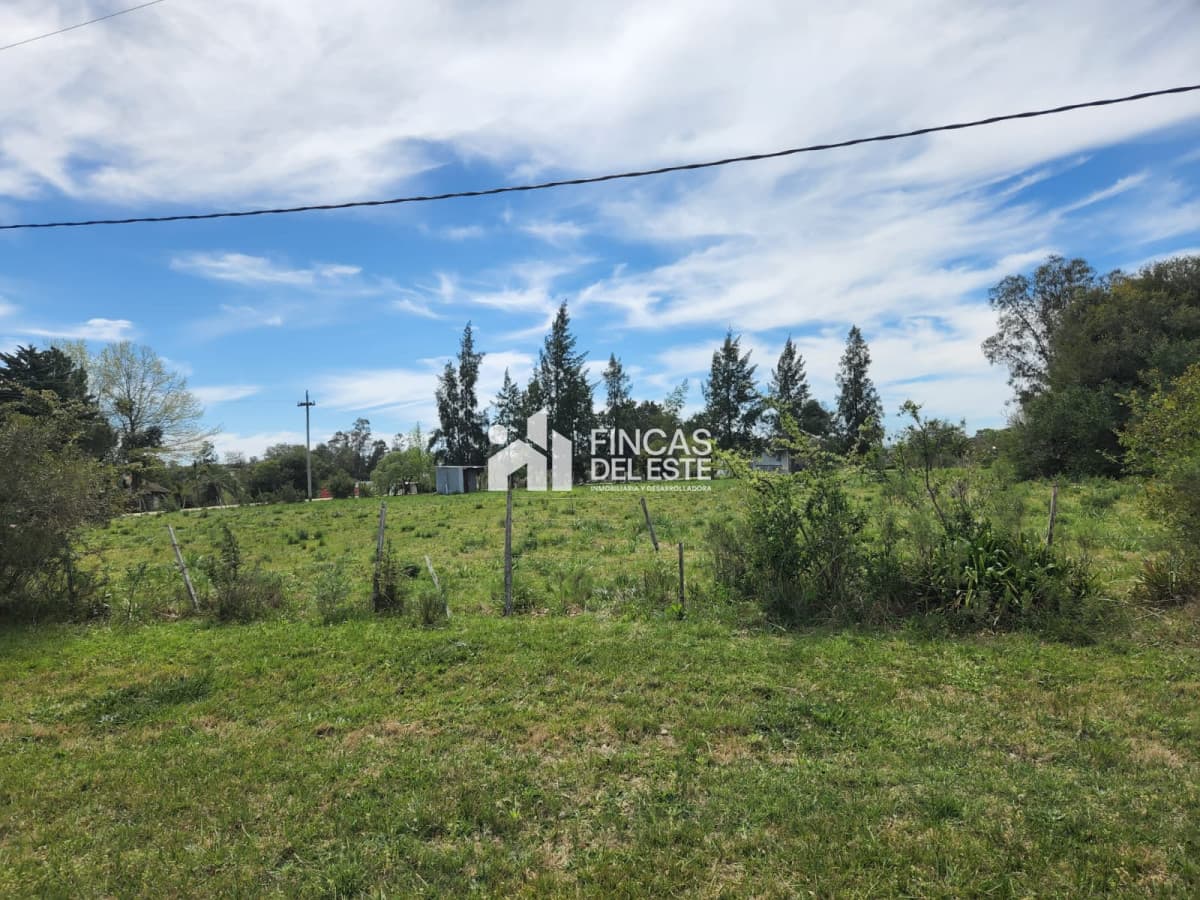 Dos terrenos Pueblo Edén!!