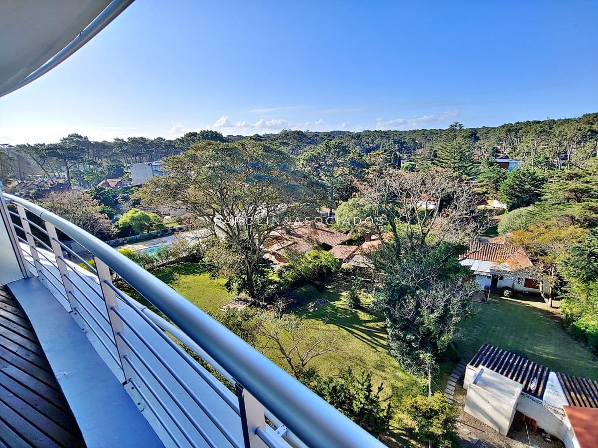 Apartamento en venta de 3 dormitorios en torre Tressesenta, Punta del Este.