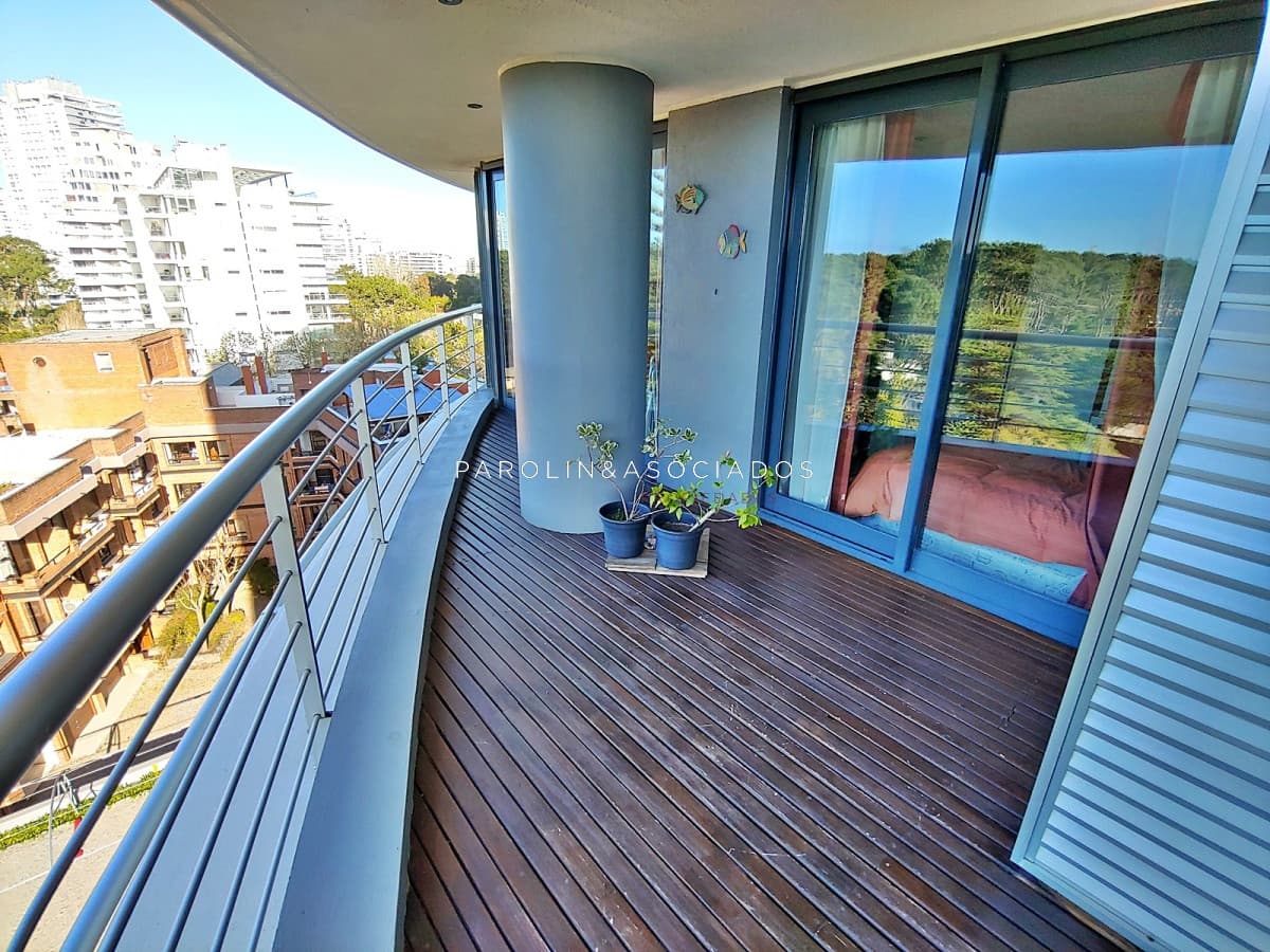 Apartamento en venta de 3 dormitorios en torre Tressesenta, Punta del Este.