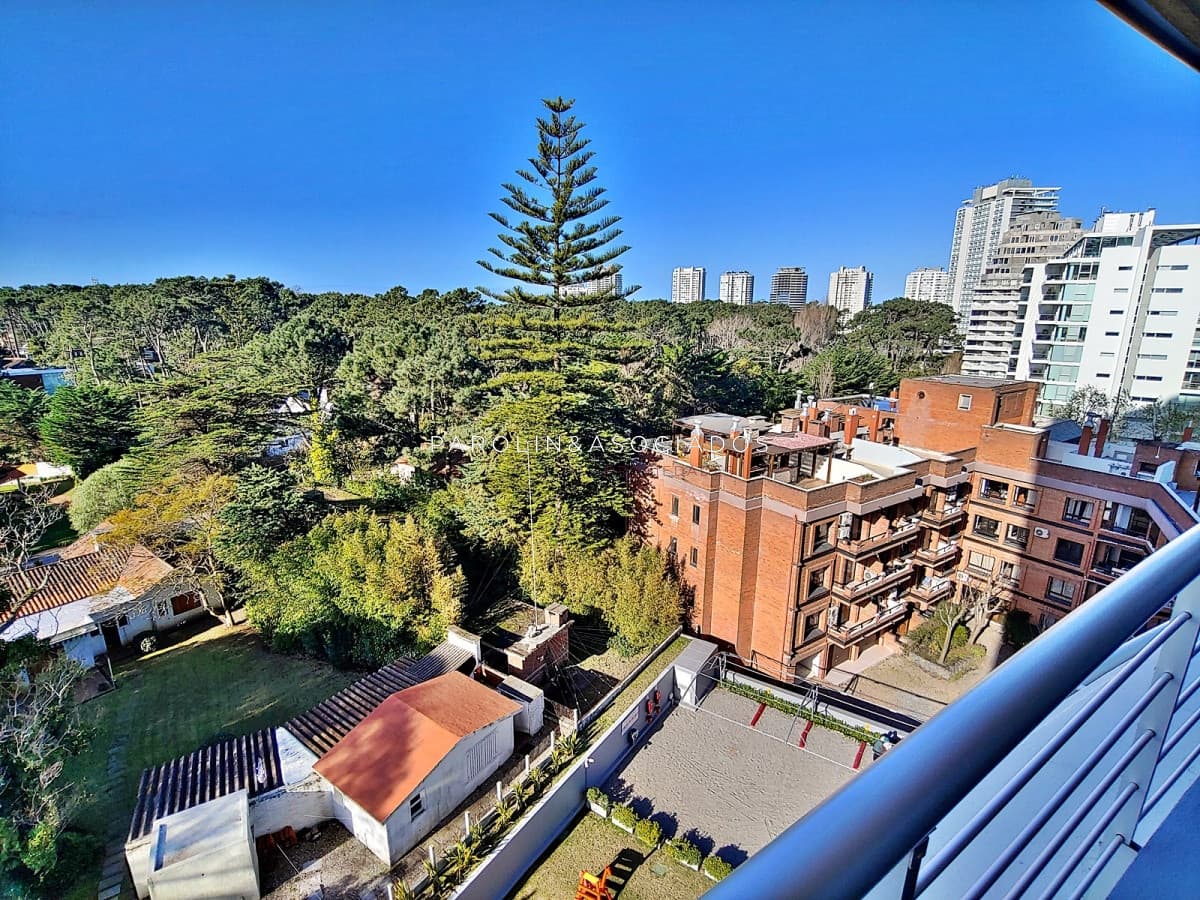Apartamento en venta de 3 dormitorios en torre Tressesenta, Punta del Este.
