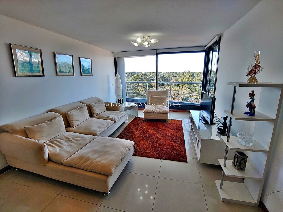 Apartamento en venta de 3 dormitorios en torre Tressesenta, Punta del Este.