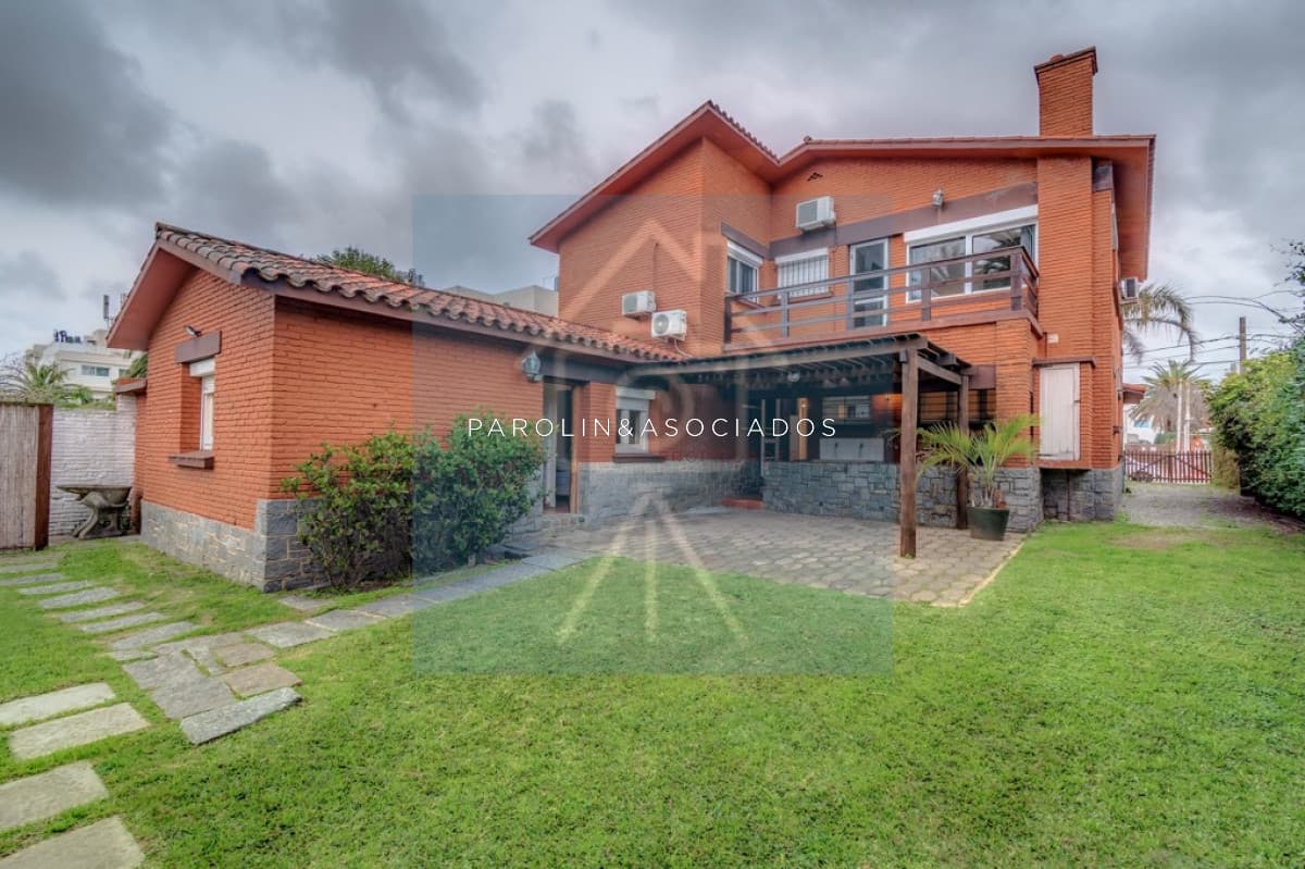 Casa en alquiler anual y venta! ubicación única