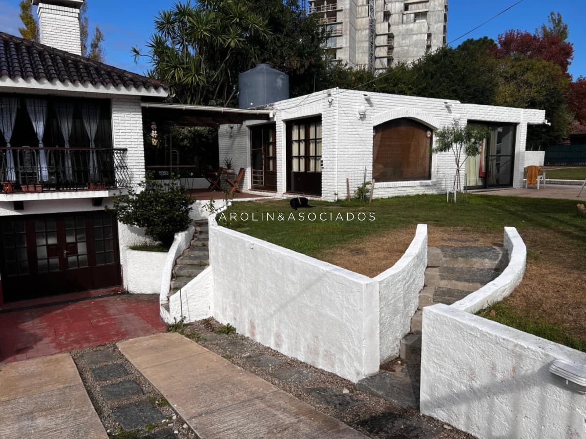 Casa de 4 dormitorios con piscina en Punta del Este