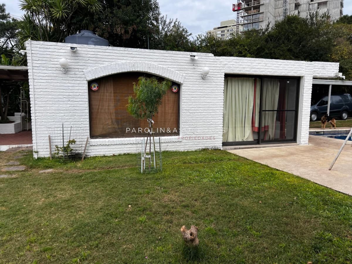 Casa de 4 dormitorios con piscina en Punta del Este