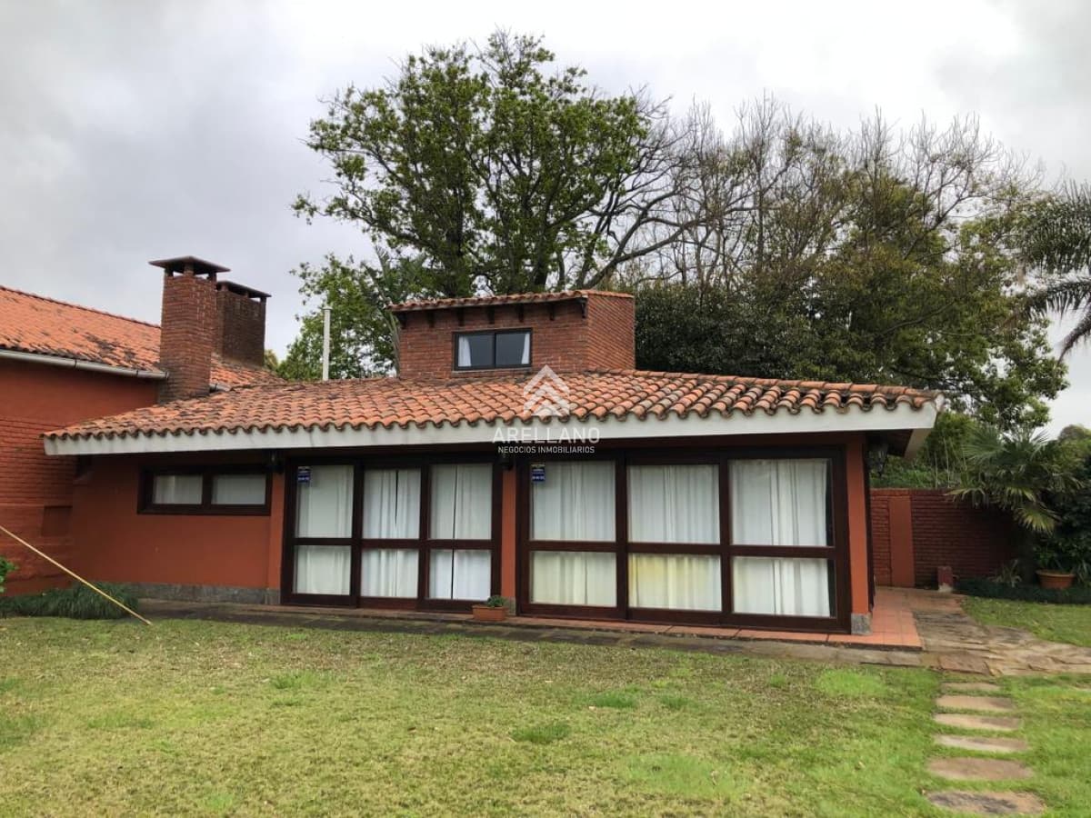 Casa ID.2738 - Hermosa casa en alquiler 5 dormitorios