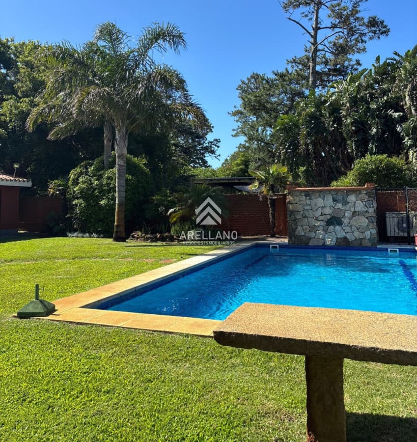 Casa ID.2738 - Hermosa casa en alquiler 5 dormitorios