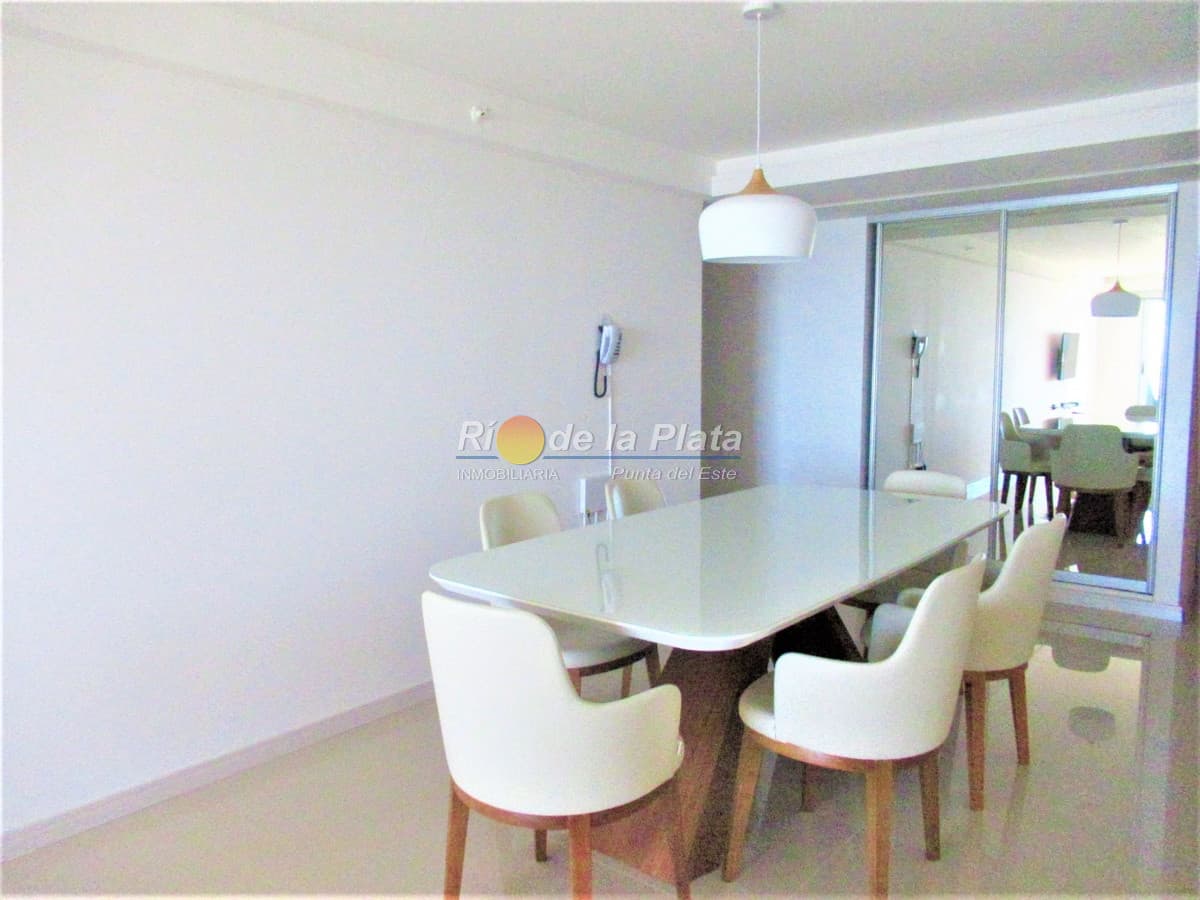2 dormitorios en suite en Look Brava! Moderna torre con todos los amenities.