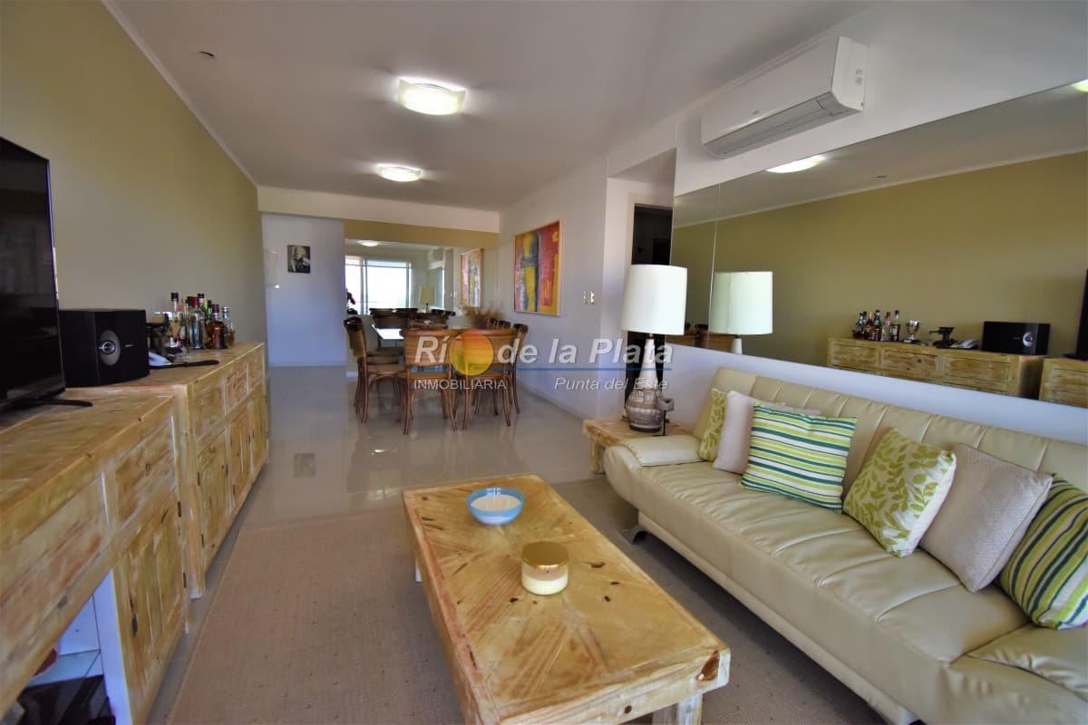 Wind Tower piso alto, con excelente vista