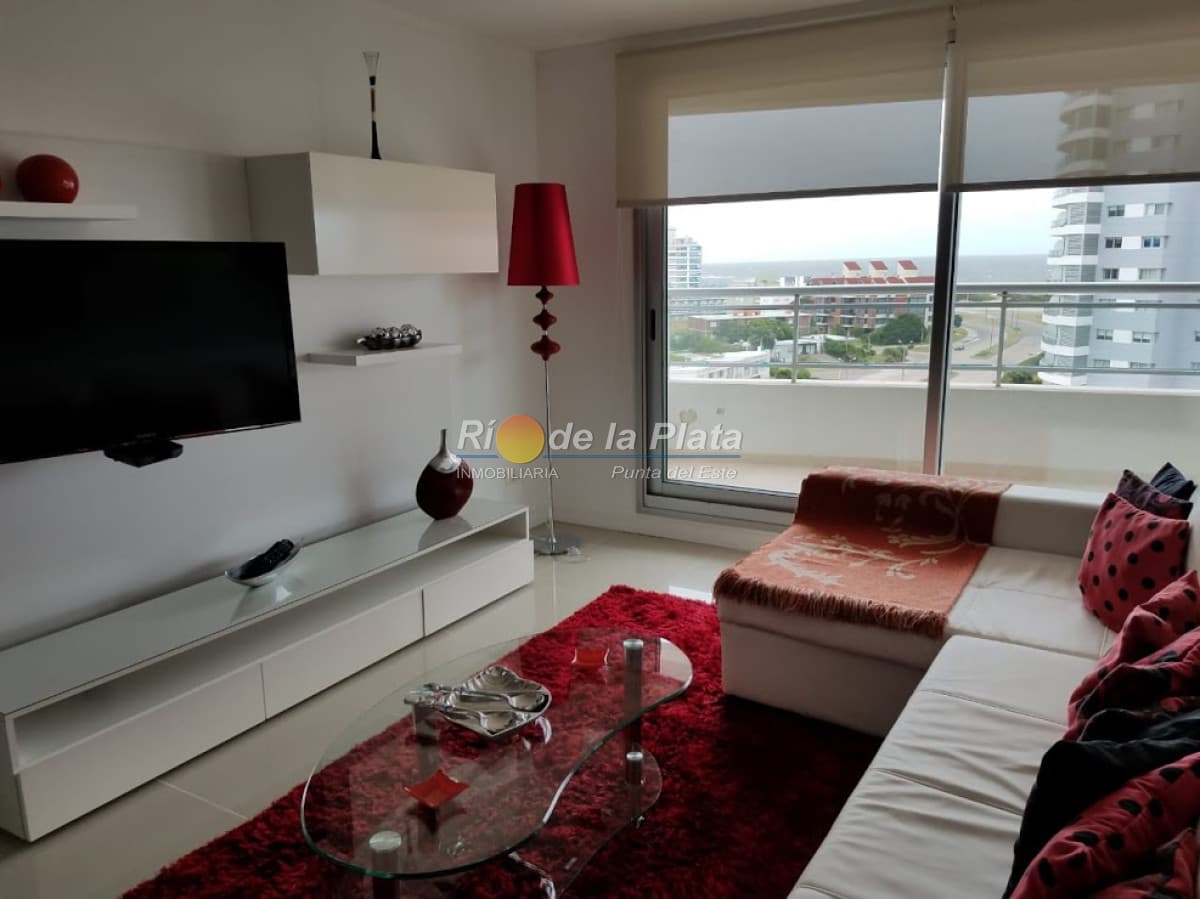 2 y medio dormitorio. Espectacular edificio, con todos los servicios!