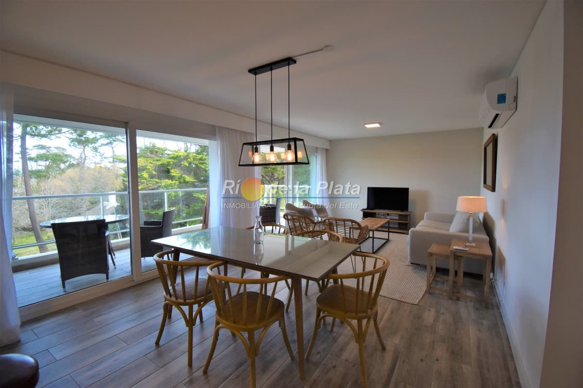 Penthouse con excelente ubicación, con la tranquilidad del bosque pero a metros del mar!