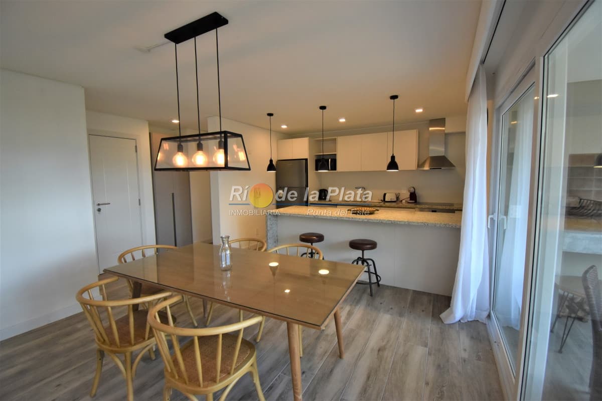 Penthouse con excelente ubicación, con la tranquilidad del bosque pero a metros del mar!