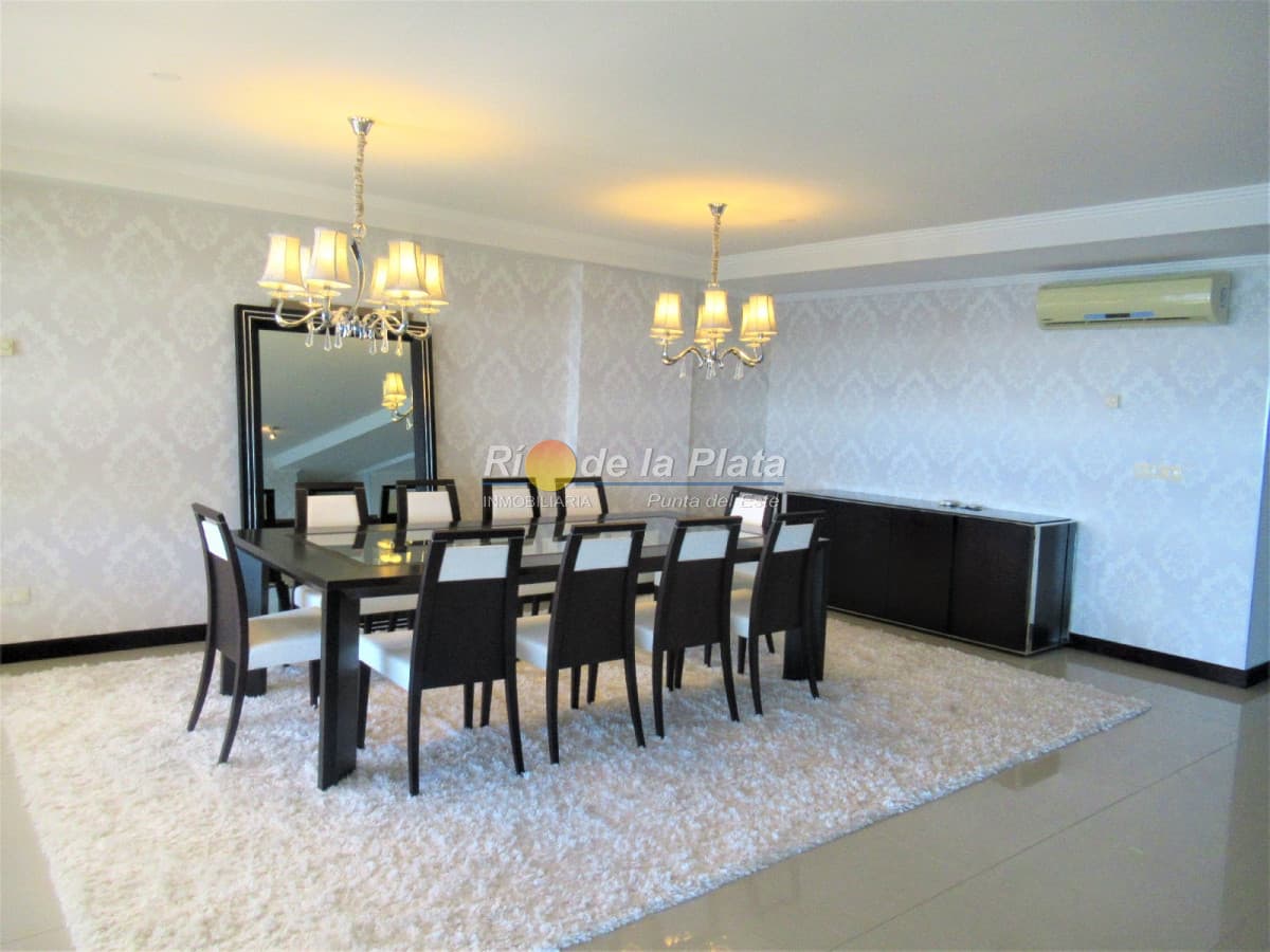 Espectacular departamento frente al Mar de playa Brava